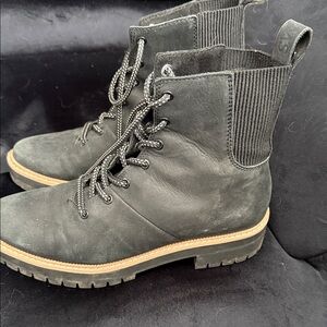 Tom’s women’s Black Lace-Up Boots